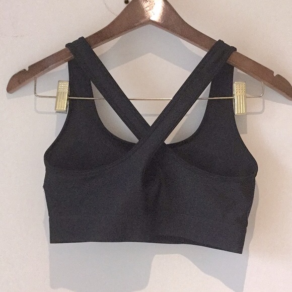Under Armour sports bra - Picture 2 of 4